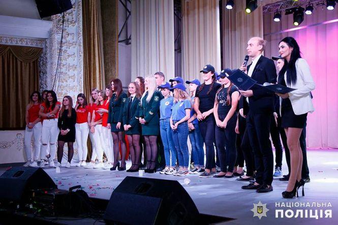 У міському будинку культури Кам’янця відбулися змагання КВНщиків, фото №4 на сайті 20minut.ua