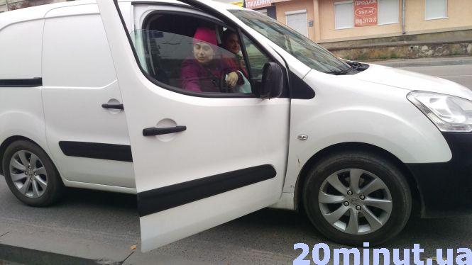 Новини Тернополя - фото з “Хто на Гоголя - підвезу”: як тернополяни обходяться без маршруток “Хто на Гоголя - підвезу”: як тернополяни обходяться без маршруток, фото №7 на сайті 20minut.ua