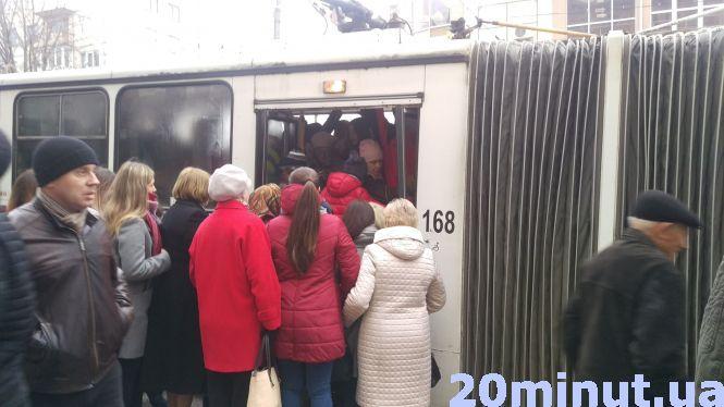 Новини Тернополя - фото з “Хто на Гоголя - підвезу”: як тернополяни обходяться без маршруток “Хто на Гоголя - підвезу”: як тернополяни обходяться без маршруток, фото №3 на сайті 20minut.ua