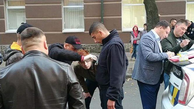 Новини Вінниці - фото з «Розводили» на п’ять тисяч? Перші подробиці в справі екс-командира Варданяна «Розводили» на п’ять тисяч? Перші подробиці в справі екс-командира Варданяна, фото №1 на сайті 20minut.ua