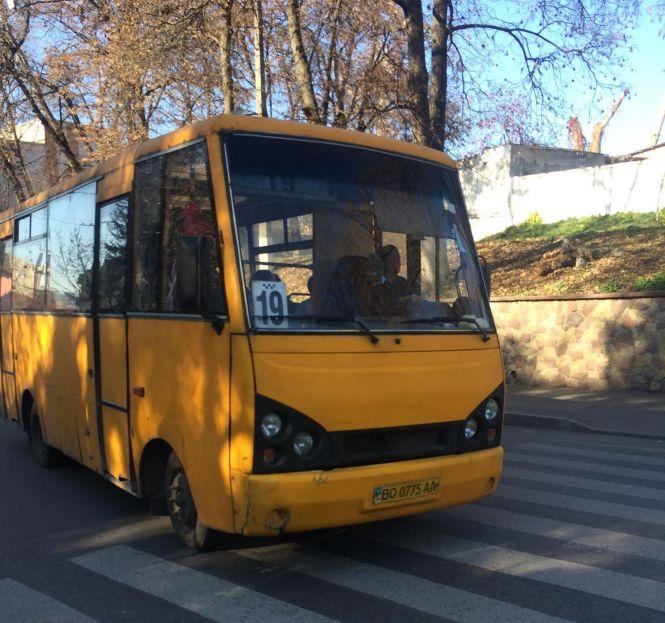Новини Тернополя - фото з "Нащо вам той квиток": тернополяни дають готівку, а водії ігнорують валідатори. Експеримент "Нащо вам той квиток": тернополяни дають готівку, а водії ігнорують валідатори. Експеримент, фото №4 на сайті 20minut.ua