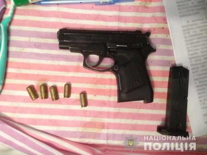 Новини Хмельницького - фото з Зв'язали та били: заробітчани з Хмельниччини скоїли розбійний напад на подружжя з Чернігівщини Зв'язали та били: заробітчани з Хмельниччини скоїли розбійний напад на подружжя з Чернігівщини, фото №1 на сайті vsim.ua