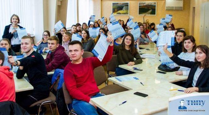 Новини Тернополя - фото з Пишемо разом: Тернопільщина взяла участь у радіодиктанті єдності Пишемо разом: Тернопільщина взяла участь у радіодиктанті єдності, фото №1 на сайті 20minut.ua