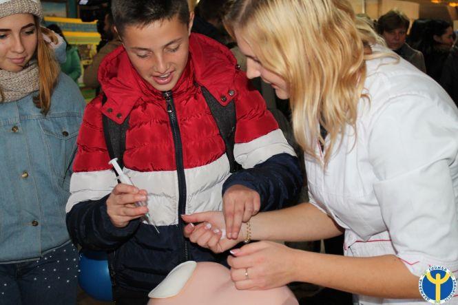 Новини Хмельницького - фото з Від інженера до програміста: для хмельницьких старшокласників організували ярмарку професій Від інженера до програміста: для хмельницьких старшокласників організували ярмарку професій, фото №2 на сайті vsim.ua