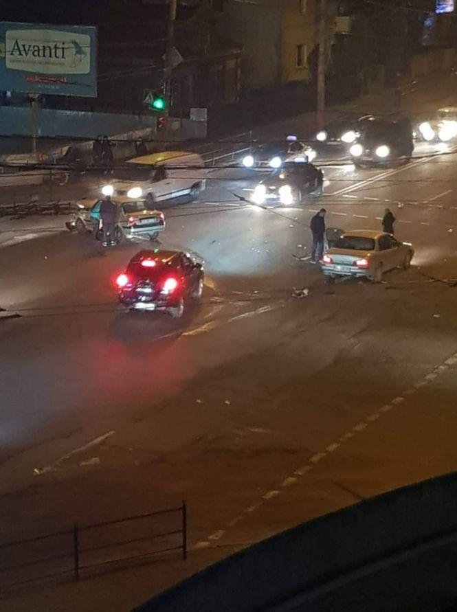 Новини Тернополя - фото з На Бандери аварія за участю двох авто (оновлено) На Бандери аварія за участю двох авто (оновлено), фото №1 на сайті 20minut.ua