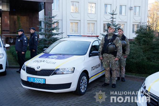 Новини Хмельницького - фото з Хмельницькі поліцейські отримали нові автомобілі і ключі від квартир Хмельницькі поліцейські отримали нові автомобілі і ключі від квартир, фото №2 на сайті vsim.ua