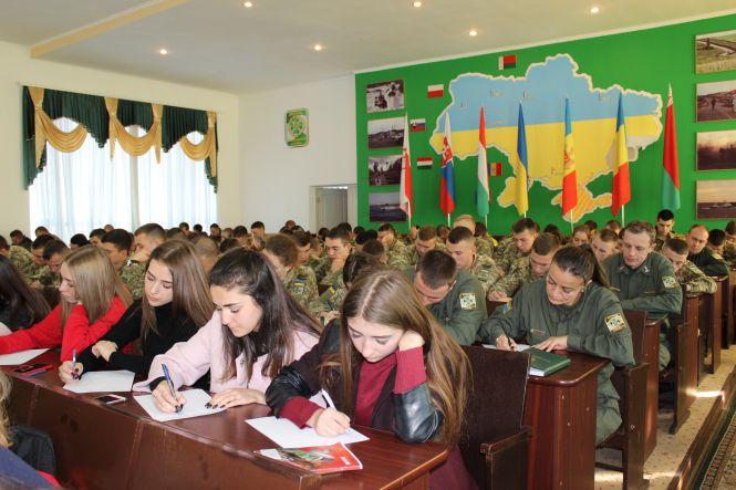 Новини Хмельницького - фото з Більше 2000 прикордонників у Хмельницькому написали радіодиктант Більше 2000 прикордонників у Хмельницькому написали радіодиктант, фото №4 на сайті vsim.ua