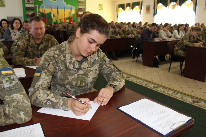 Новини Хмельницького - фото з Більше 2000 прикордонників у Хмельницькому написали радіодиктант Більше 2000 прикордонників у Хмельницькому написали радіодиктант, фото №2 на сайті vsim.ua