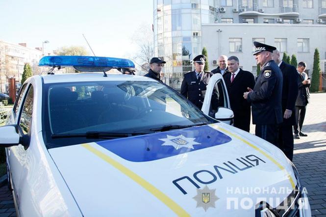 Новини Хмельницького - фото з Хмельницькі поліцейські отримали нові автомобілі і ключі від квартир Хмельницькі поліцейські отримали нові автомобілі і ключі від квартир, фото №1 на сайті vsim.ua