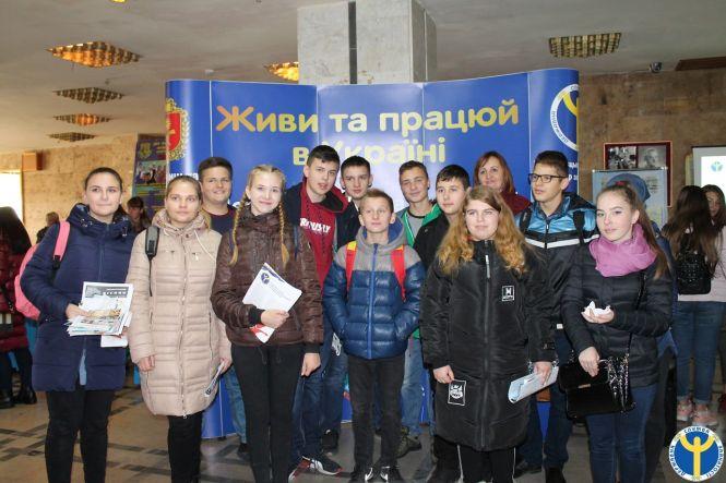 Новини Хмельницького - фото з Від інженера до програміста: для хмельницьких старшокласників організували ярмарку професій Від інженера до програміста: для хмельницьких старшокласників організували ярмарку професій, фото №3 на сайті vsim.ua