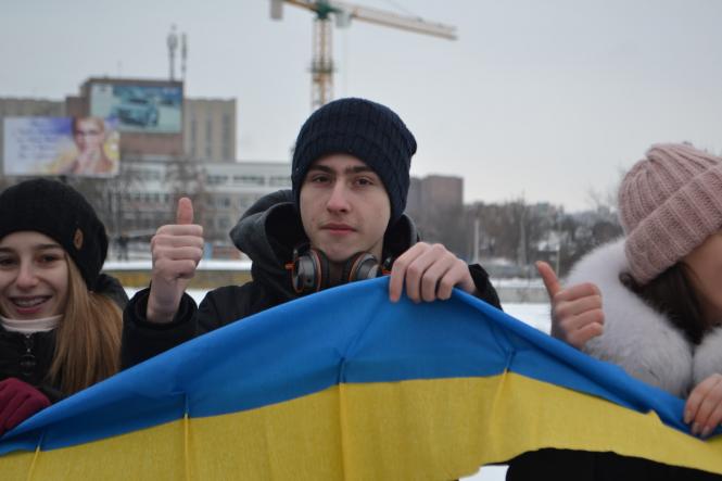 Новини Хмельницького - фото з Хмельничани «живим ланцюгом» з’єднали береги Південного Бугу Хмельничани «живим ланцюгом» з’єднали береги Південного Бугу, фото №9 на сайті vsim.ua