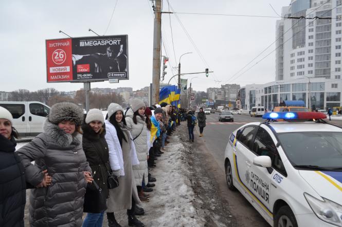 Новини Хмельницького - фото з Хмельничани «живим ланцюгом» з’єднали береги Південного Бугу Хмельничани «живим ланцюгом» з’єднали береги Південного Бугу, фото №26 на сайті vsim.ua