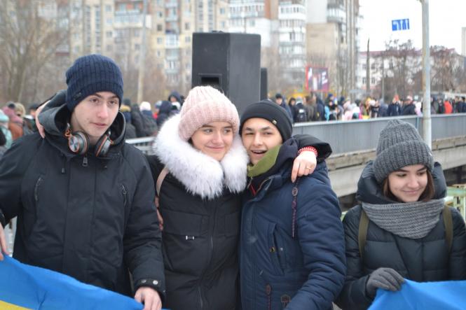 Новини Хмельницького - фото з Хмельничани «живим ланцюгом» з’єднали береги Південного Бугу Хмельничани «живим ланцюгом» з’єднали береги Південного Бугу, фото №11 на сайті vsim.ua