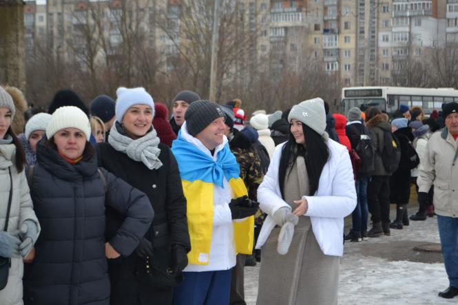 Новини Хмельницького - фото з Хмельничани «живим ланцюгом» з’єднали береги Південного Бугу Хмельничани «живим ланцюгом» з’єднали береги Південного Бугу, фото №2 на сайті vsim.ua