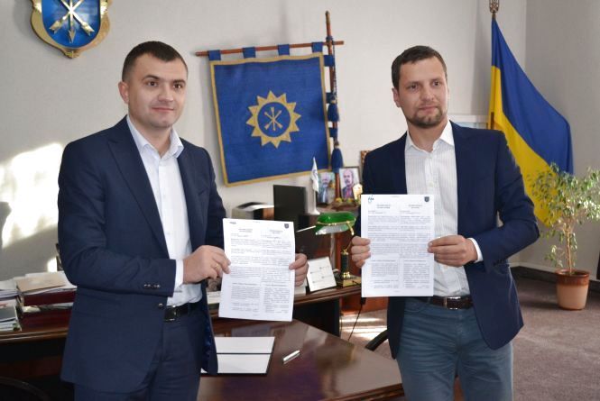 Новини Хмельницького - фото з Від безготівкової оплати проїзду до диктанту єдності: ТОП-5 новин тижня у Хмельницькому Від безготівкової оплати проїзду до диктанту єдності: ТОП-5 новин тижня у Хмельницькому, фото №1 на сайті vsim.ua