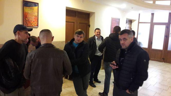 Новини Тернополя - фото з Нападника на Ігоря Турського вивели із зали суду в кайданках (оновлено) Нападника на Ігоря Турського вивели із зали суду в кайданках (оновлено), фото №3 на сайті 20minut.ua