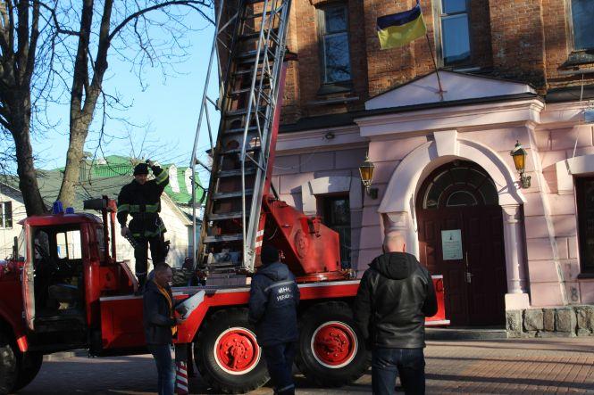 На вежі Артинова замінили прожектори. Потужність менша – освітлення більше, фото №5 на сайті 20minut.ua