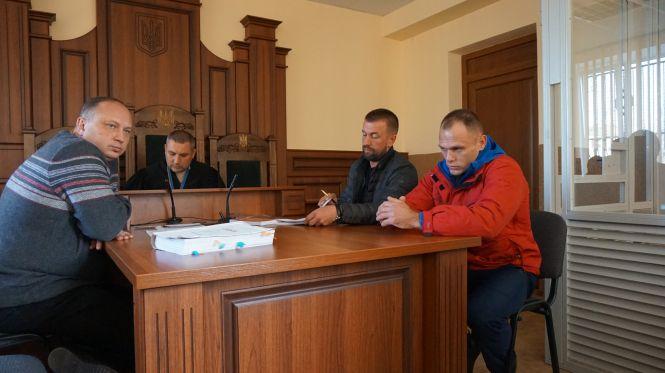 Новини Тернополя - фото з Нападника на Ігоря Турського вивели із зали суду в кайданках (оновлено) Нападника на Ігоря Турського вивели із зали суду в кайданках (оновлено), фото №2 на сайті 20minut.ua