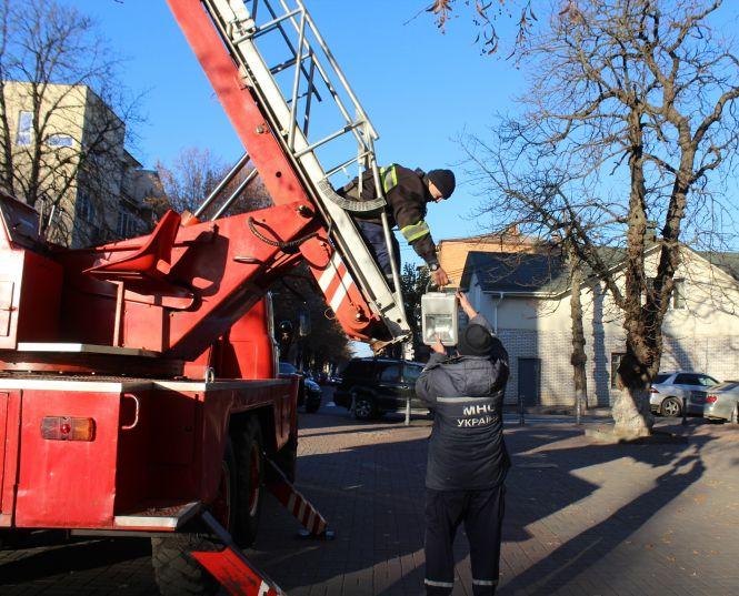 На вежі Артинова замінили прожектори. Потужність менша – освітлення більше, фото №4 на сайті 20minut.ua