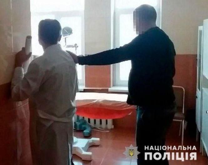 Новини Козятина - фото з Чотири тисячі доларів за групу інвалідності: затримали лікаря-хабарника Чотири тисячі доларів за групу інвалідності: затримали лікаря-хабарника, фото №1 на сайті 20minut.ua