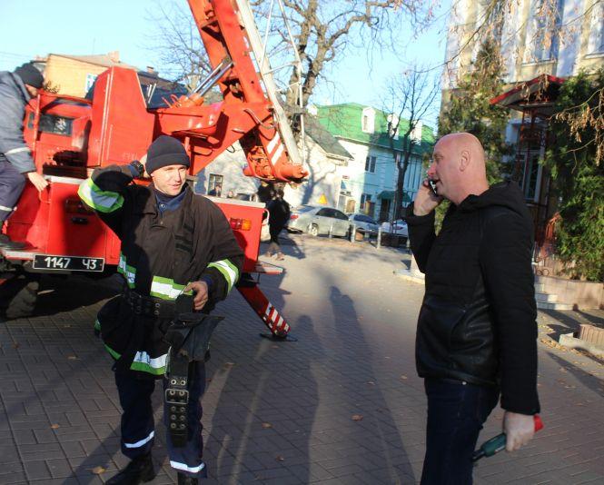 На вежі Артинова замінили прожектори. Потужність менша – освітлення більше, фото №3 на сайті 20minut.ua