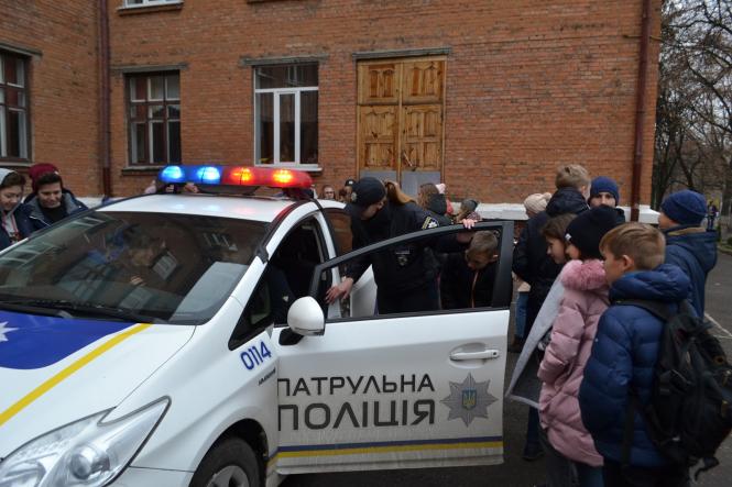 Новини Хмельницького - фото з «Збитий пішохід» у центрі Хмельницького. Що відбувалося біля «Либідь Плази» «Збитий пішохід» у центрі Хмельницького. Що відбувалося біля «Либідь Плази», фото №13 на сайті vsim.ua