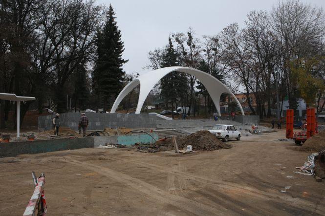 Новини Вінниці - фото з Арка буде без «Щедрика». Як триває ремонт головного входу в Центральний парк Арка буде без «Щедрика». Як триває ремонт головного входу в Центральний парк, фото №8 на сайті 20minut.ua