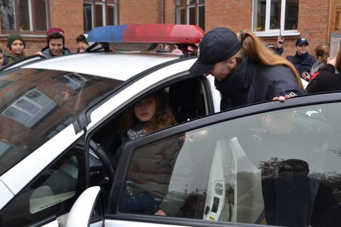 Новини Хмельницького - фото з «Збитий пішохід» у центрі Хмельницького. Що відбувалося біля «Либідь Плази» «Збитий пішохід» у центрі Хмельницького. Що відбувалося біля «Либідь Плази», фото №12 на сайті vsim.ua