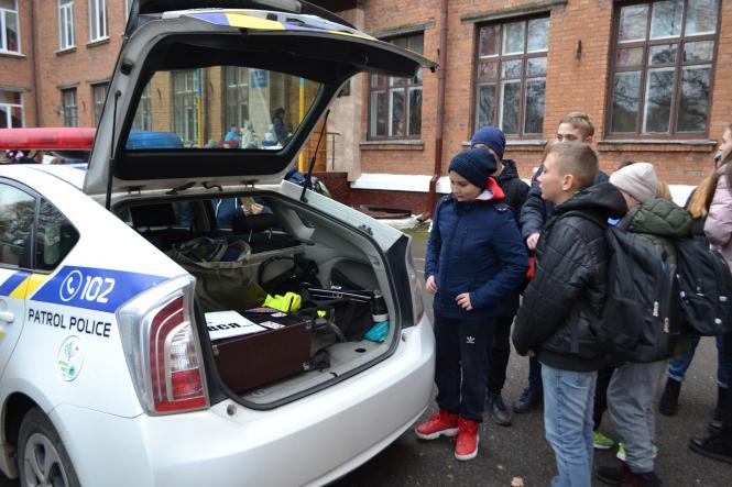 Новини Хмельницького - фото з «Збитий пішохід» у центрі Хмельницького. Що відбувалося біля «Либідь Плази» «Збитий пішохід» у центрі Хмельницького. Що відбувалося біля «Либідь Плази», фото №11 на сайті vsim.ua