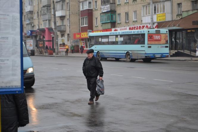 Новини Хмельницького - фото з «Збитий пішохід» у центрі Хмельницького. Що відбувалося біля «Либідь Плази» «Збитий пішохід» у центрі Хмельницького. Що відбувалося біля «Либідь Плази», фото №7 на сайті vsim.ua