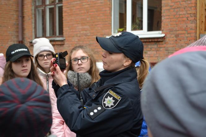 Новини Хмельницького - фото з «Збитий пішохід» у центрі Хмельницького. Що відбувалося біля «Либідь Плази» «Збитий пішохід» у центрі Хмельницького. Що відбувалося біля «Либідь Плази», фото №14 на сайті vsim.ua