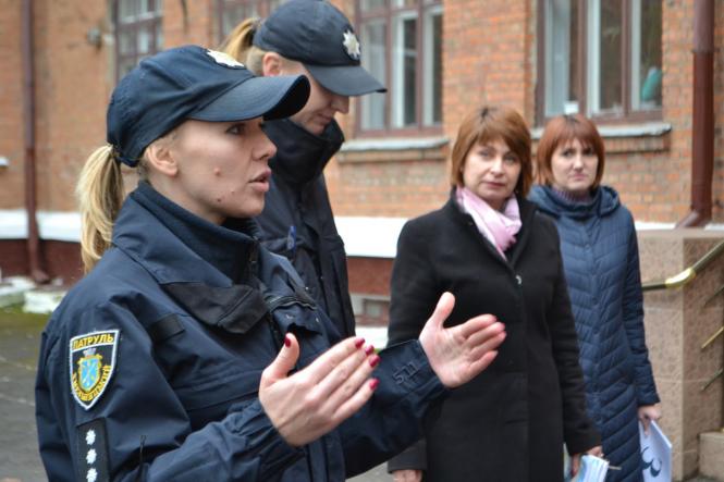 Новини Хмельницького - фото з «Збитий пішохід» у центрі Хмельницького. Що відбувалося біля «Либідь Плази» «Збитий пішохід» у центрі Хмельницького. Що відбувалося біля «Либідь Плази», фото №5 на сайті vsim.ua