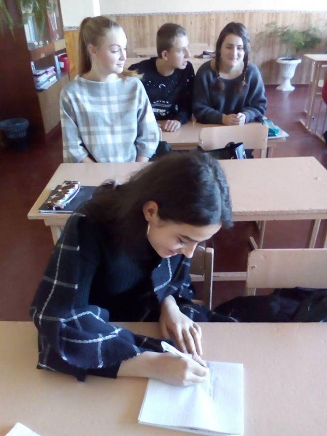 Козятинські школярі та вчителі писали «Крила України», фото №3 на сайті 20minut.ua