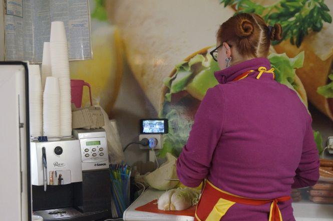 Новини Вінниці - фото з Їй хот-доги сняться. Продавчиня фаст-фуду про життя, мрії та Монатіка Їй хот-доги сняться. Продавчиня фаст-фуду про життя, мрії та Монатіка, фото №6 на сайті 20minut.ua