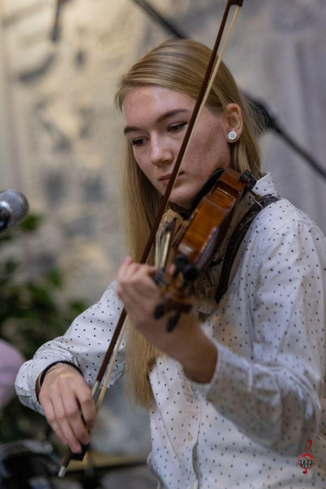 Новини Вінниці - фото з Успіх у Європі починається із простого «Привіт!» Зіркові секрети доступні всім у онлайні Успіх у Європі починається із простого «Привіт!» Зіркові секрети доступні всім у онлайні, фото №48 на сайті 20minut.ua