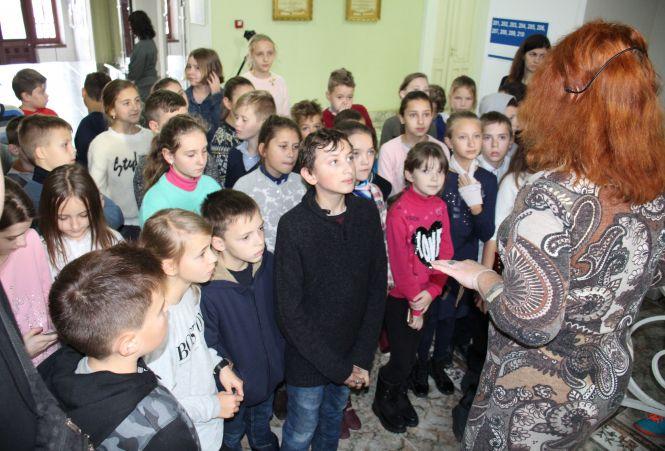 Новини Хмельницького - фото з Хмельницьким школярам показали де та як працюють депутати міської ради Хмельницьким школярам показали де та як працюють депутати міської ради, фото №1 на сайті vsim.ua