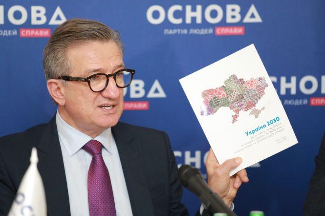 Новини Кам'янця-Подільського - фото з “Партія “Основа” знає, як зробити так, щоб українці повернулись з-за кордону”: Сергій Тарута у Хмельницькому (прес-служба партії "Основа")