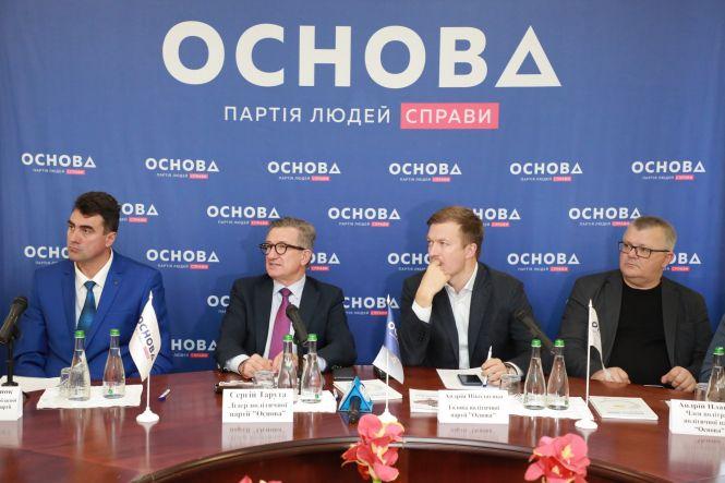 Новини Кам'янця-Подільського - фото з “Партія “Основа” знає, як зробити так, щоб українці повернулись з-за кордону”: Сергій Тарута у Хмельницькому (прес-служба партії "Основа")