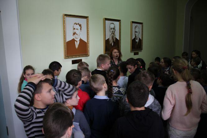 Новини Хмельницького - фото з Хмельницьким школярам показали де та як працюють депутати міської ради Хмельницьким школярам показали де та як працюють депутати міської ради, фото №2 на сайті vsim.ua