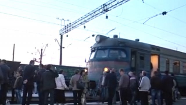 Після протесту пасажирів «Львівська залізниця» змінила графік курсування приміських потягів
