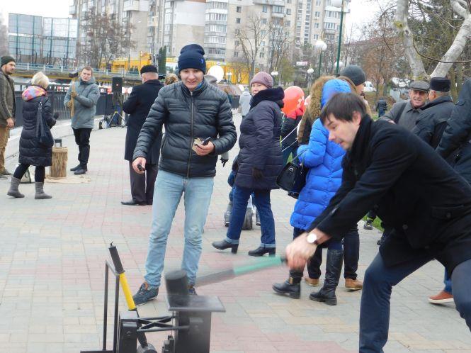Новини Хмельницького - фото з Безкоштовні напої, попкорн та солодка вата: як відкривали стелу на Острові Кохання Безкоштовні напої, попкорн та солодка вата: як відкривали стелу на Острові Кохання, фото №6 на сайті vsim.ua