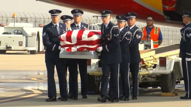 Новини Вінниці - фото з «Дякуємо за твою службу»: як у США прощались з загиблим льотчиком Сетом Нерінгом «Дякуємо за твою службу»: як у США прощались з загиблим льотчиком Сетом Нерінгом, фото №2 на сайті 20minut.ua