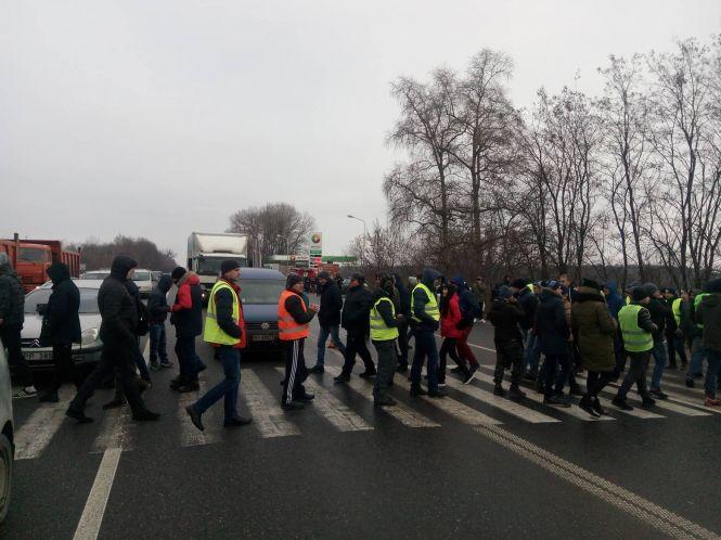 Водії на "євробляхах" перекрили дорогу біля Хмельницького, фото №2 на сайті vsim.ua