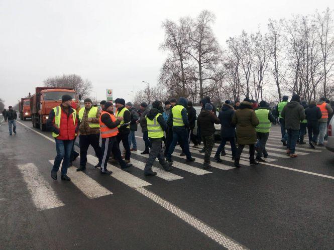 Водії на "євробляхах" перекрили дорогу біля Хмельницького, фото №5 на сайті vsim.ua