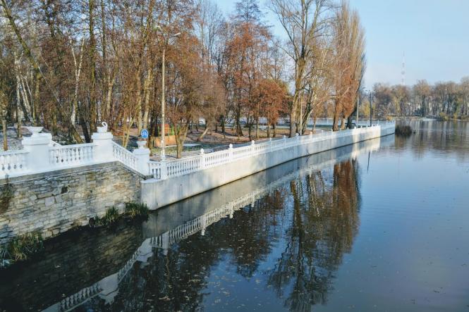Новини Хмельницького - фото з Парк Чекмана вкрило першим снігом (ФОТО) Парк Чекмана вкрило першим снігом (ФОТО), фото №7 на сайті vsim.ua