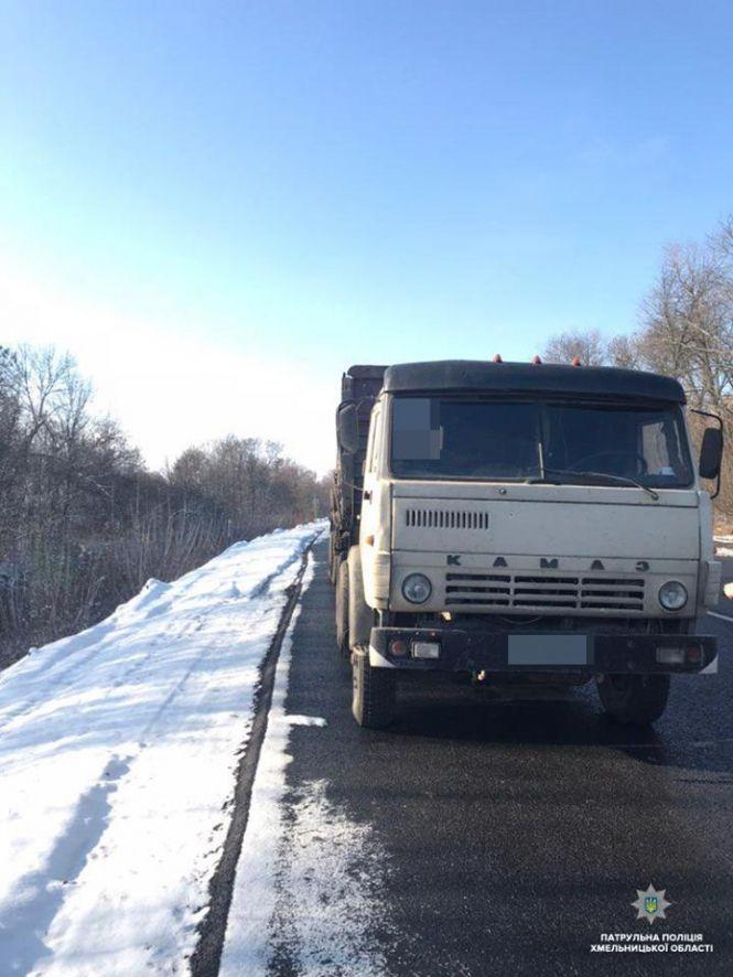 На трасі біля Війтівців від "КамАЗу" на ходу відірвалося колесо і влучило в зустрічне авто, фото №1 на сайті vsim.ua