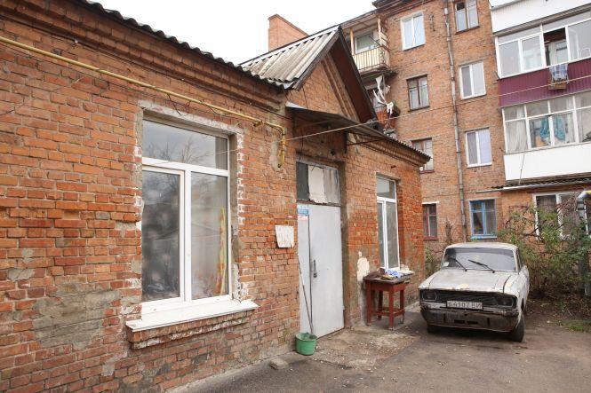 Барак на «Варшаві». Як воно, жити в колишній конюшні?, фото №2 на сайті 20minut.ua