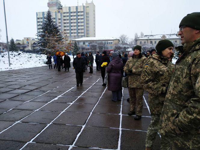 Зі скорботою у душі кам’янчани вшанували пам’ять загиблих героїв, фото №2 на сайті 20minut.ua