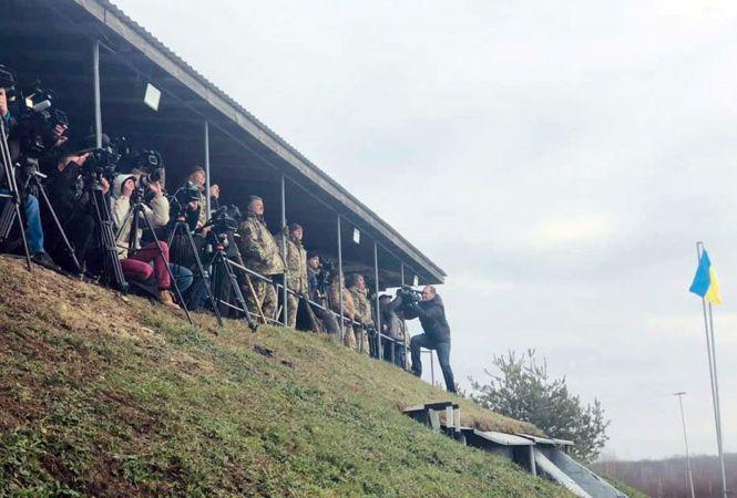 Новини Житомира - фото з На Житомирщині за участю Президента Петра Порошенка проходять навчання Десантно-штурмових військ ЗСУ На Житомирщині за участю Президента Петра Порошенка проходять навчання Десантно-штурмових військ ЗСУ, фото №2 на сайті 20minut.ua