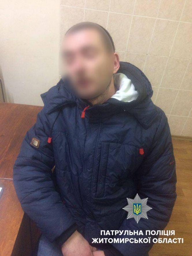 У Житомирі чоловіки розбили вітрину та вкрали манекени, фото №1 на сайті 20minut.ua